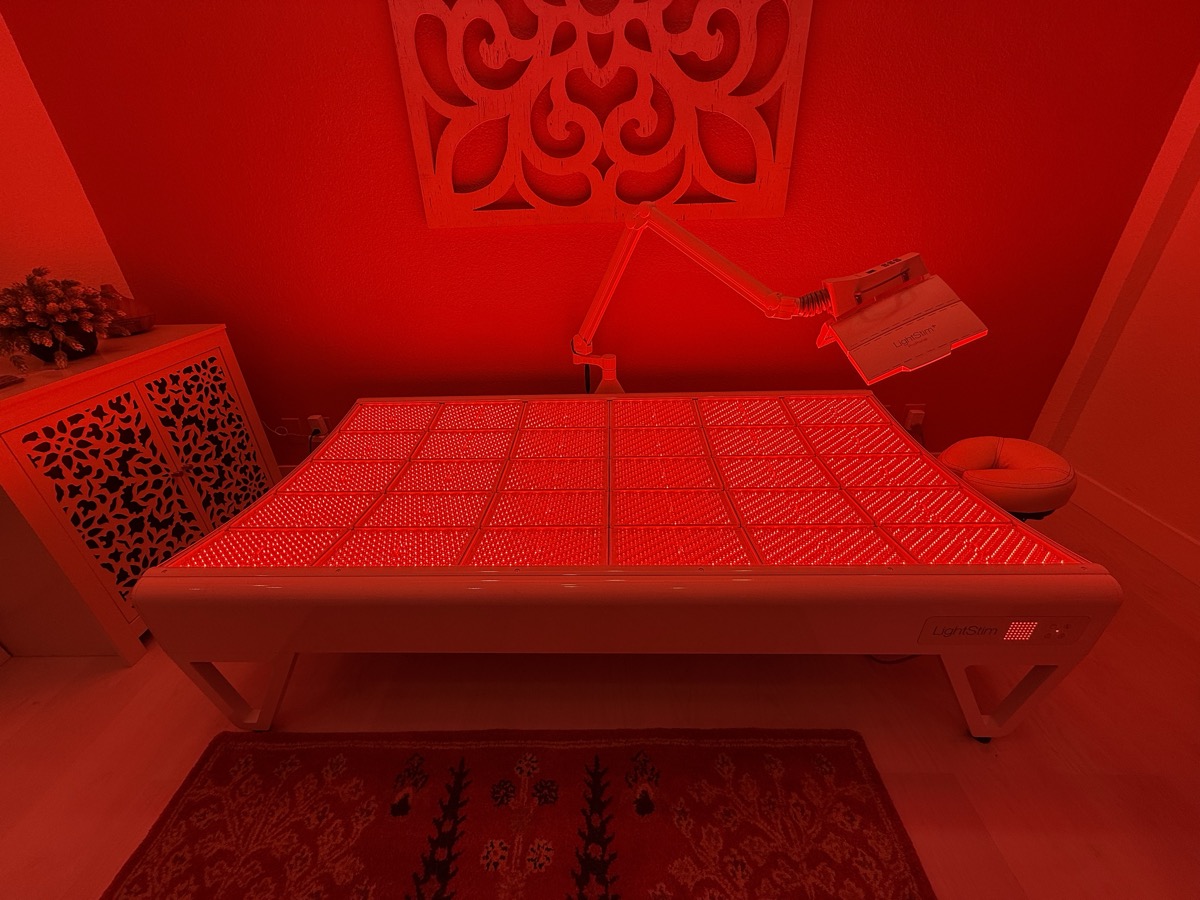 Red light therapy bed at Flex Fitness